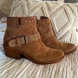 Sofft brand studded leather ankle booties great condition size 7.5